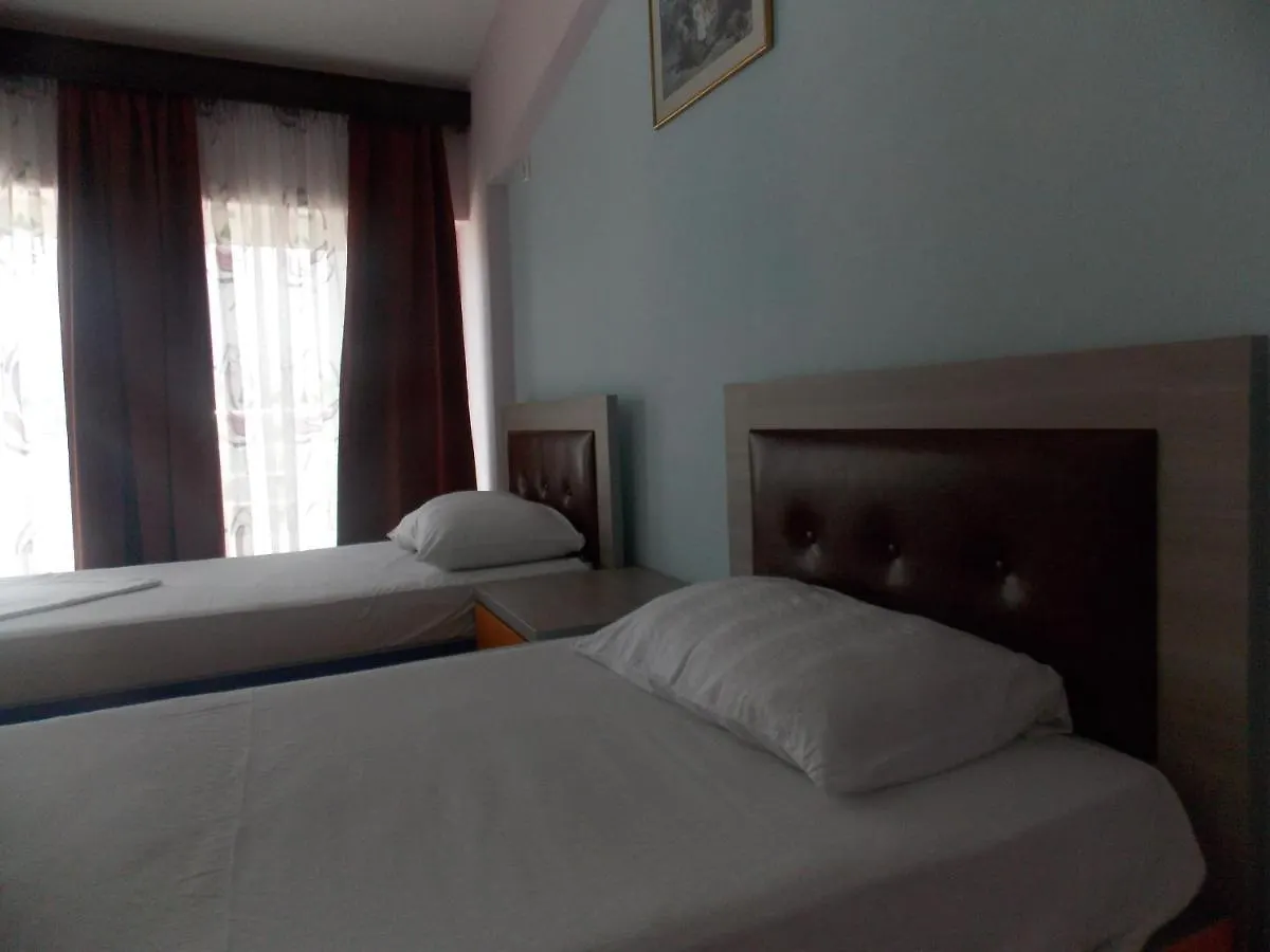 Damian Saranda Hotel