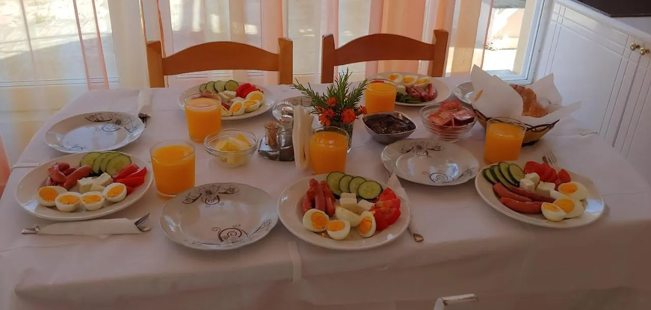Damian Saranda Hotel