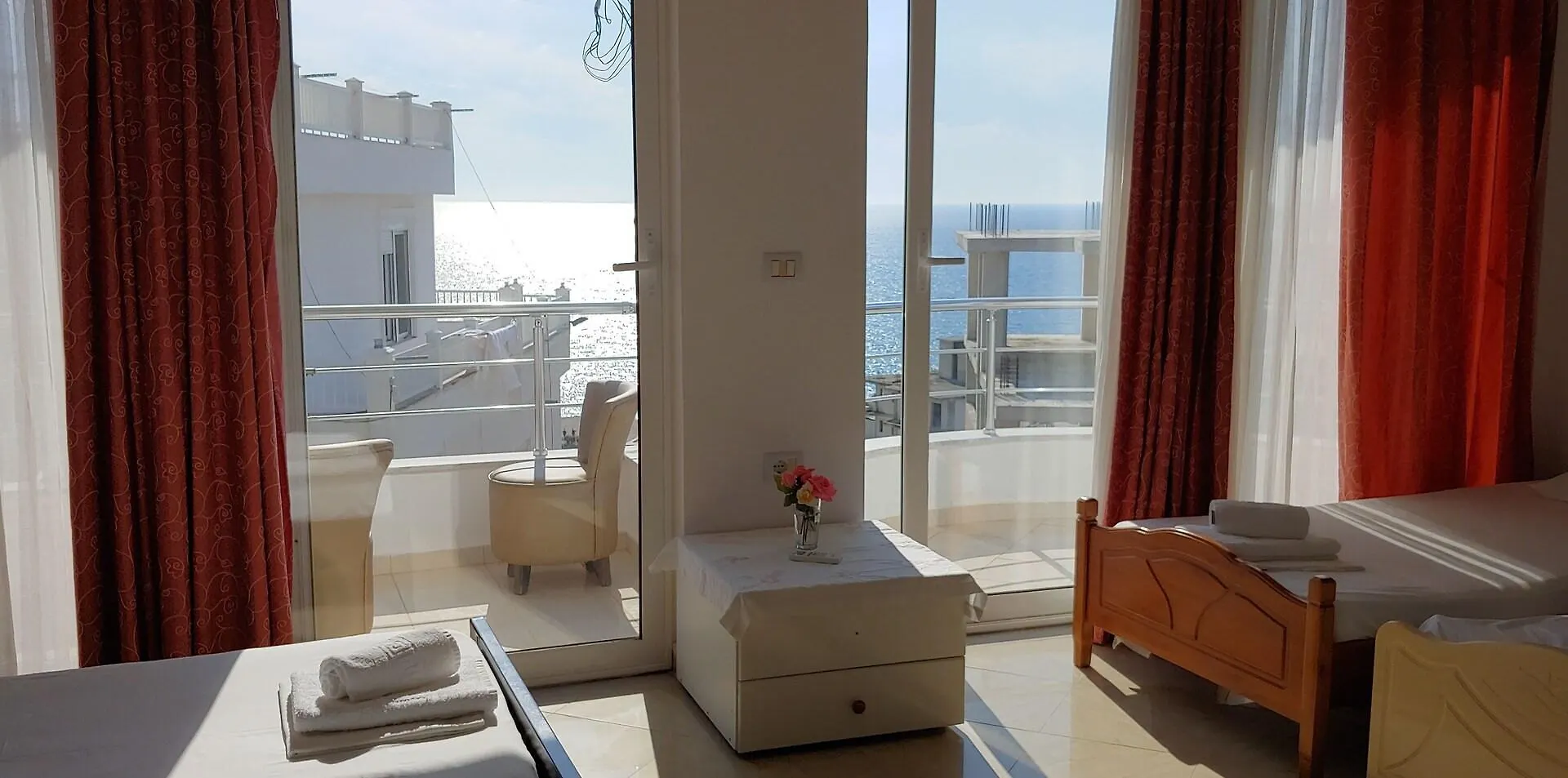Damian Saranda Hotel