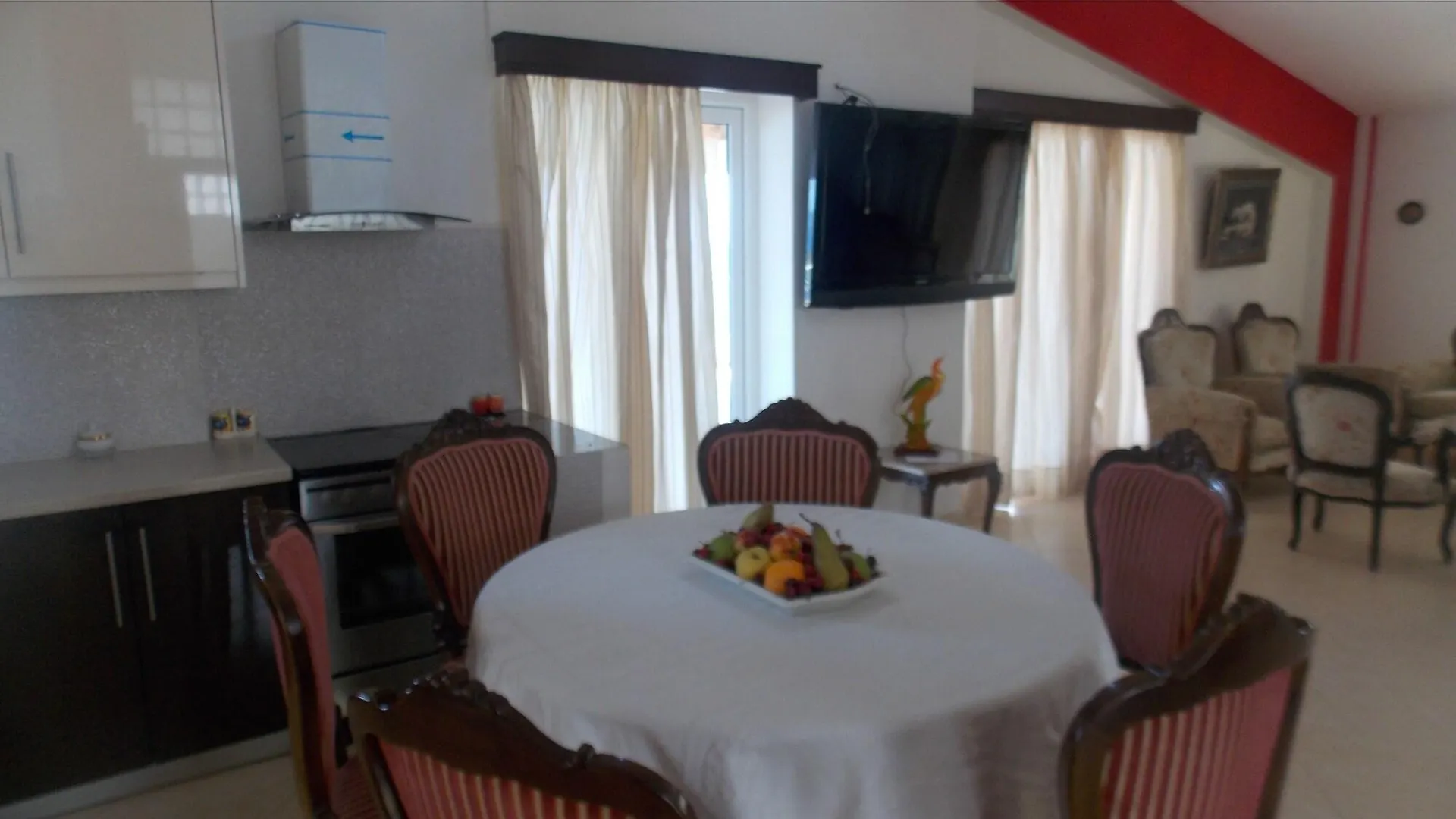 Damian Saranda Hotel