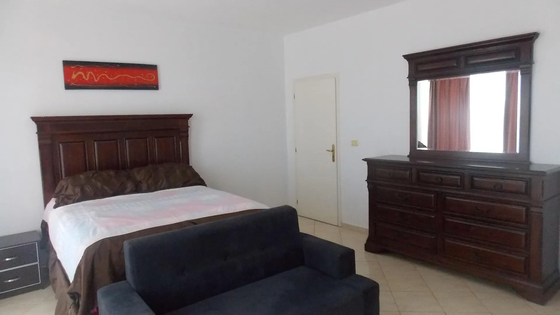 **  Damian Saranda Hotel Albania