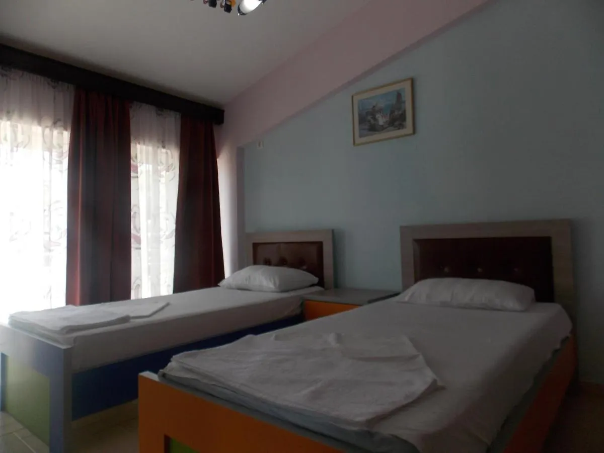 Damian Saranda Hotel