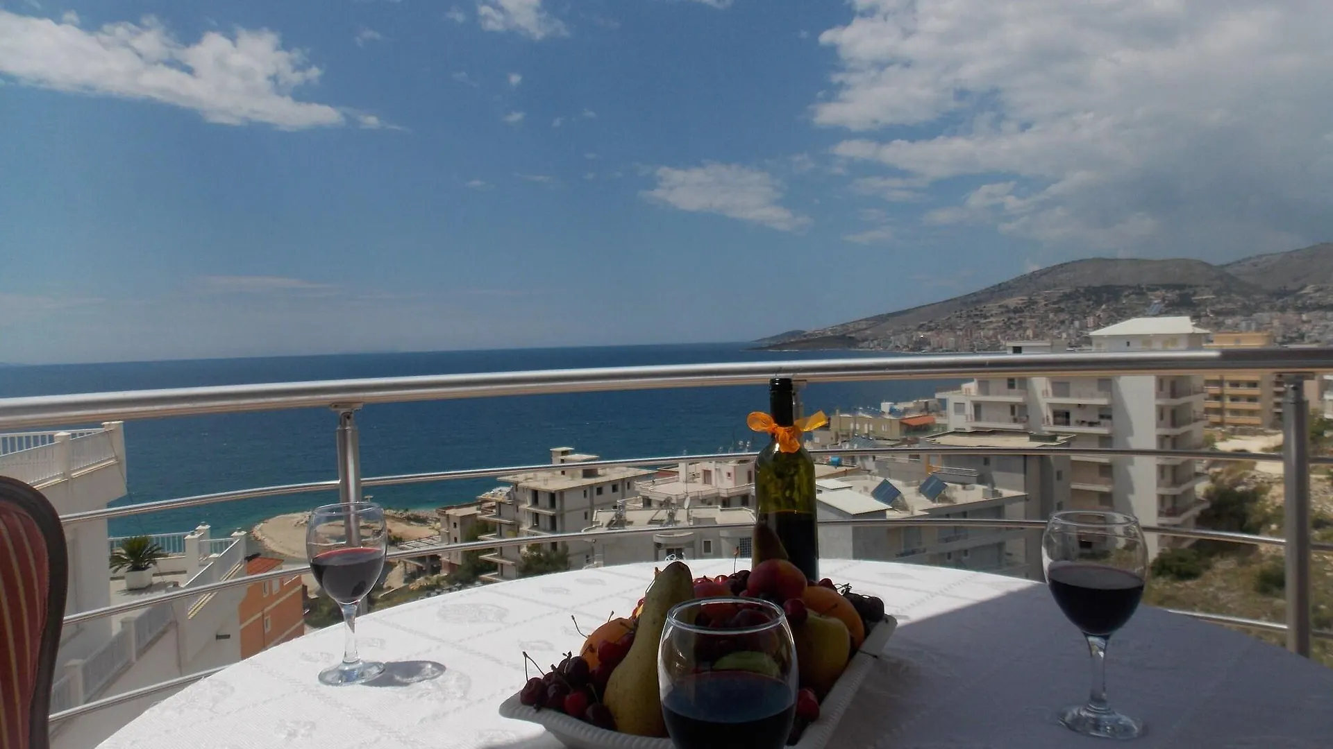Damian Saranda Hotel