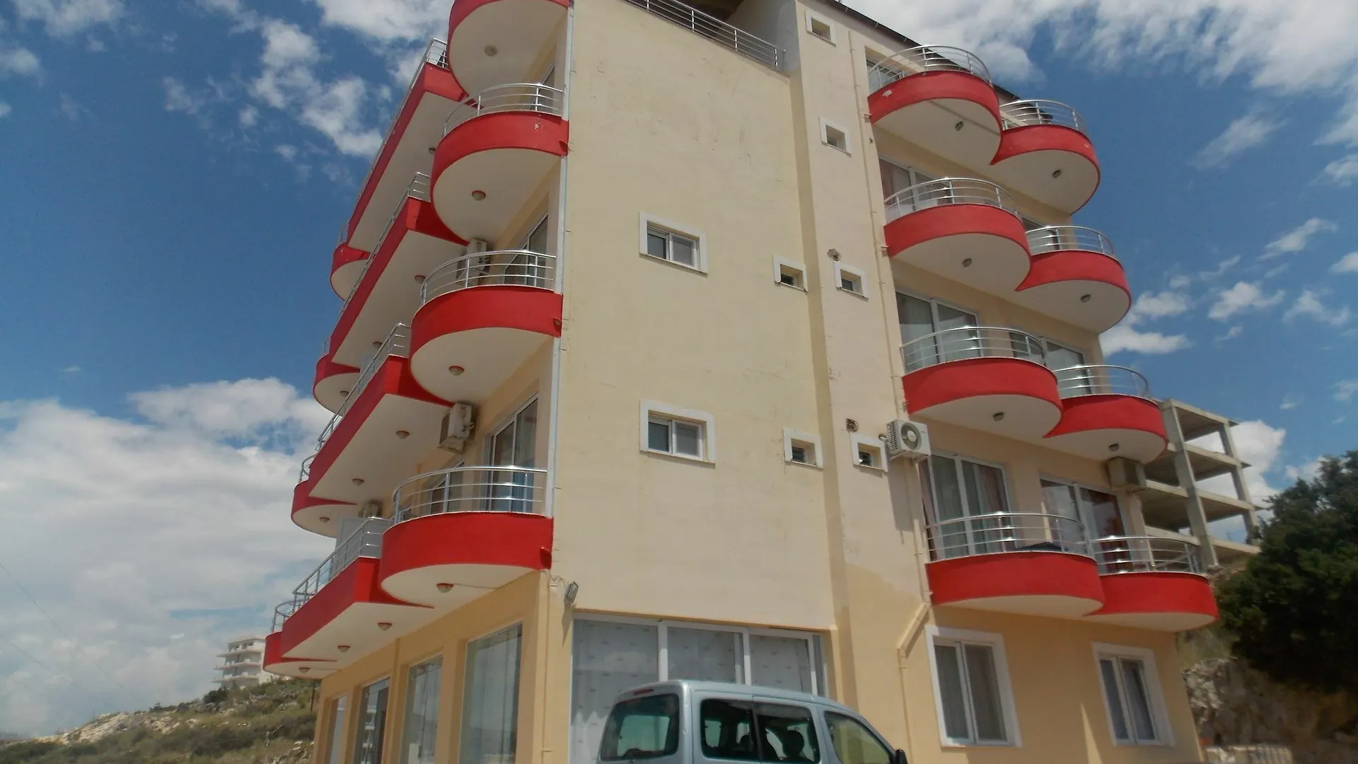 Damian Saranda Hotel